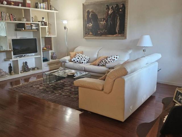 Villa Indipendente in vendita a Prato, Toscana