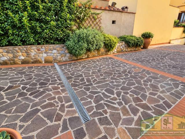Villa Indipendente in vendita a Prato, Toscana