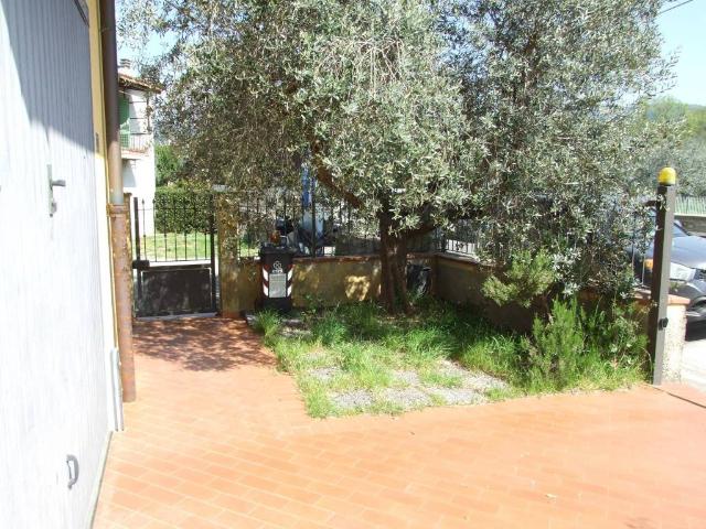 Villa Indipendente in vendita a Prato, Toscana
