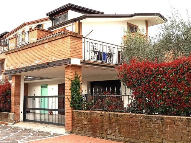Villa Indipendente in vendita a Pratola Serra, Campania