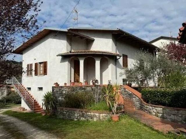 Villa Indipendente in vendita a Pratovecchio Stia, Pratovecchio