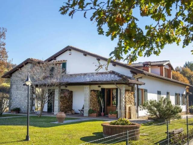 Villa Indipendente in vendita a Pratovecchio Stia, Pratovecchio