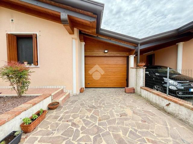 Villa Indipendente in vendita a Pravisdomini, Friuli-Venezia Giulia