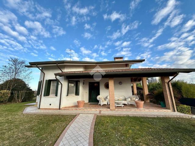 Villa Indipendente in vendita a Pravisdomini, Friuli-Venezia Giulia