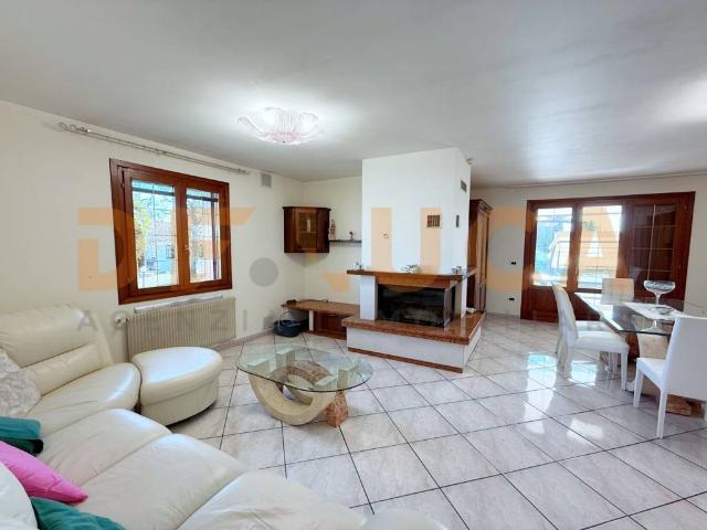 Villa Indipendente in vendita a Pravisdomini, Friuli-Venezia Giulia