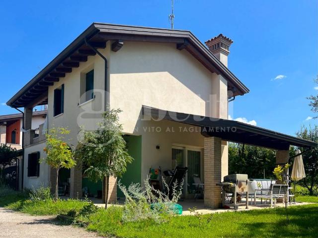 Villa Indipendente in vendita a Pravisdomini, Friuli-Venezia Giulia