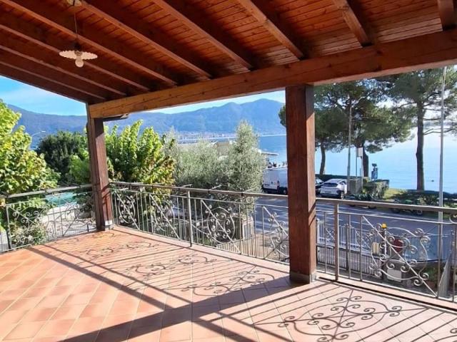 Villa Indipendente in vendita a Predore, Lombardia