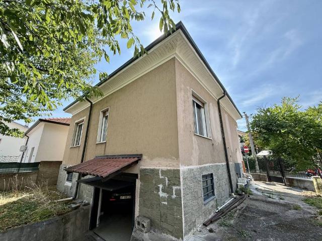 Villa Indipendente in vendita a Serbelloni, Pregnana Milanese