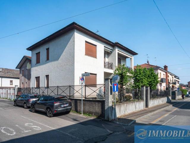 Villa Indipendente in vendita a Pregnana Milanese, Lombardia
