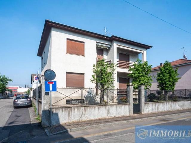 Villa Indipendente in vendita a Pregnana Milanese, Lombardia