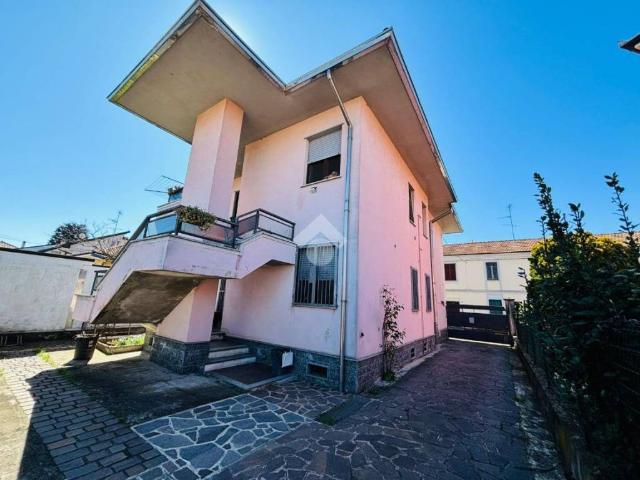 Villa Indipendente in vendita a Pregnana Milanese, Lombardia