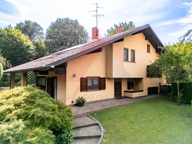 Villa Indipendente in vendita a Presezzo, Lombardia