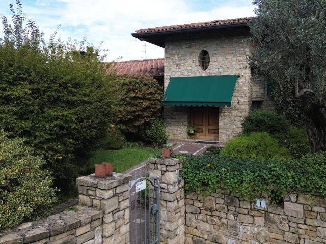 Villa Indipendente in vendita a Prevalle, Lombardia