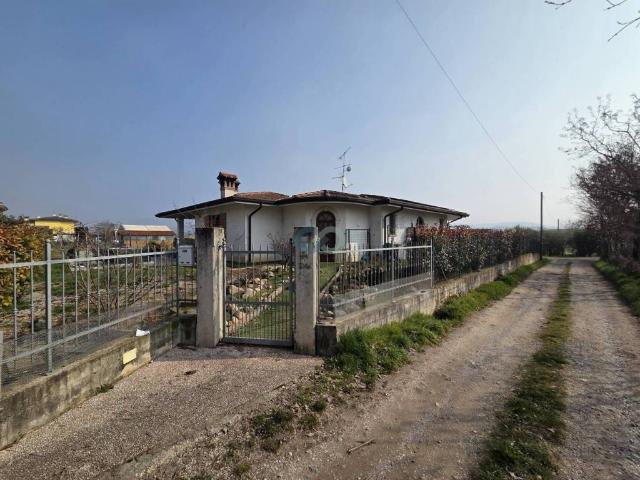 Villa Indipendente in vendita a Prevalle, Lombardia