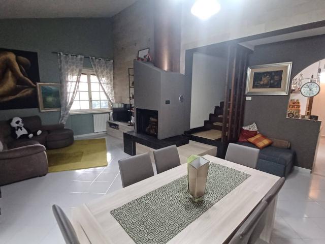 Villa Indipendente in vendita a Priverno, Lazio