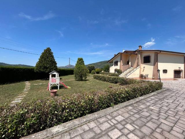 Villa Indipendente in vendita a Priverno, Lazio
