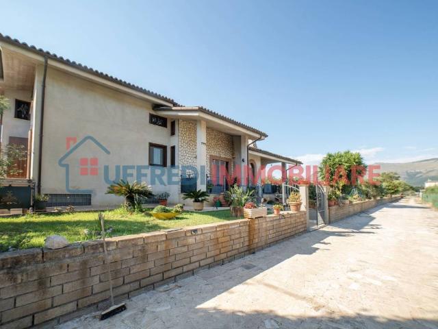 Villa Indipendente in vendita a Priverno, Lazio