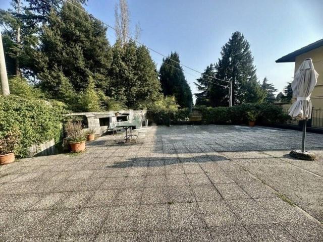 Villa Indipendente in vendita a Proserpio, Lombardia