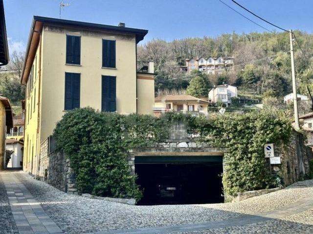 Villa Indipendente in vendita a Proserpio, Lombardia