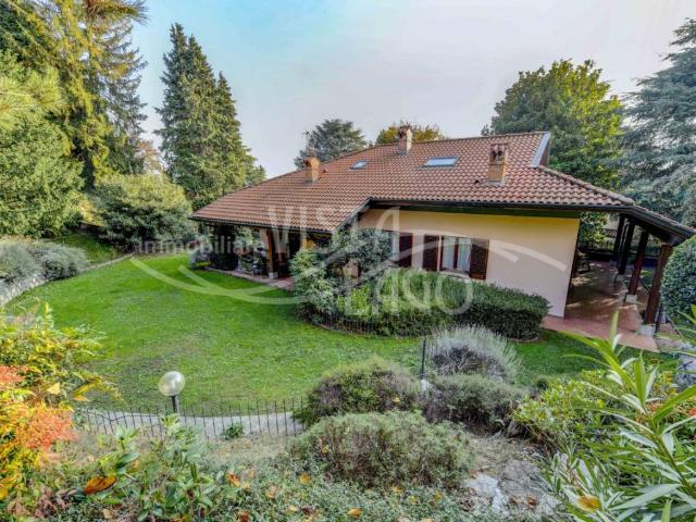 Villa Indipendente in vendita a Proserpio, Lombardia