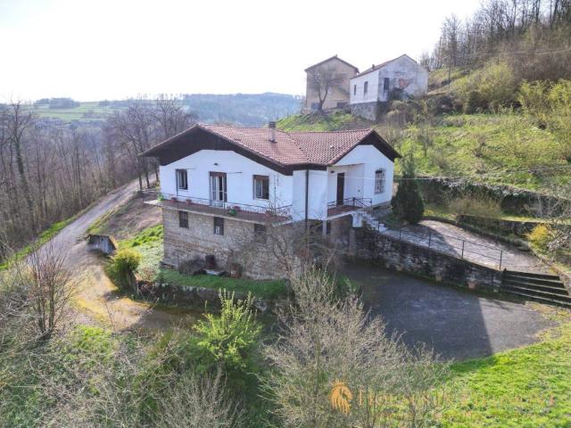 Villa Indipendente in vendita a Borgo Carro, Piemonte