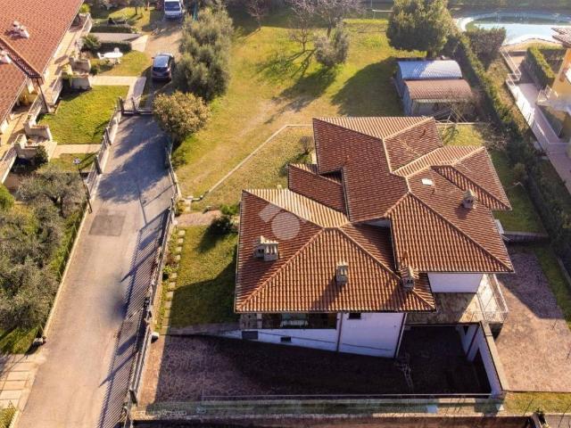 Villa Indipendente in vendita a Puegnago, Lombardia