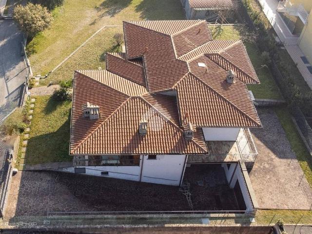 Villa Indipendente in vendita a Puegnago, Lombardia