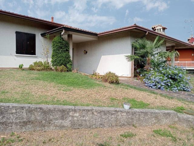 Villa Indipendente in vendita a Puegnago, Lombardia