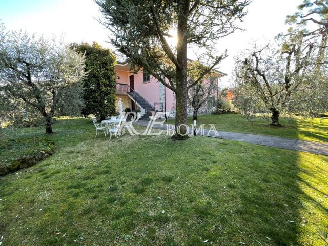 Villa Indipendente in vendita a Comunità Montana Parco Alto Garda bresciano, Puegnago