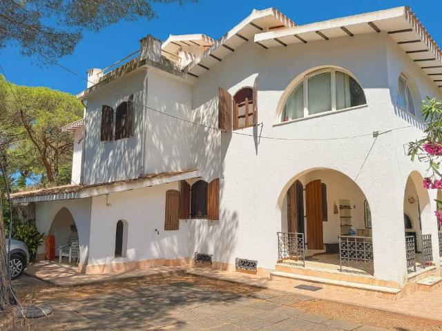 Villa Indipendente in vendita a Pula, Sardigna/Sardegna