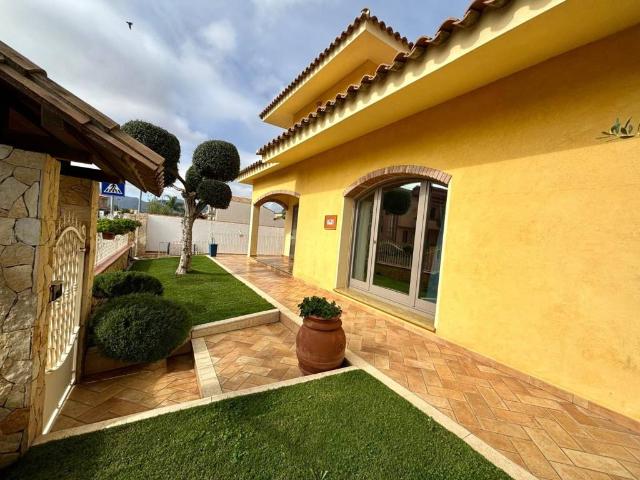 Villa Indipendente in vendita a Pula, Sardigna/Sardegna