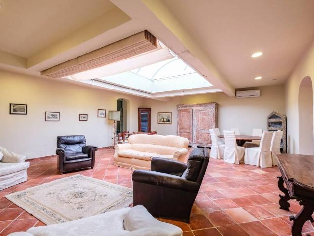 Villa Indipendente in vendita a Pula, Sardigna/Sardegna
