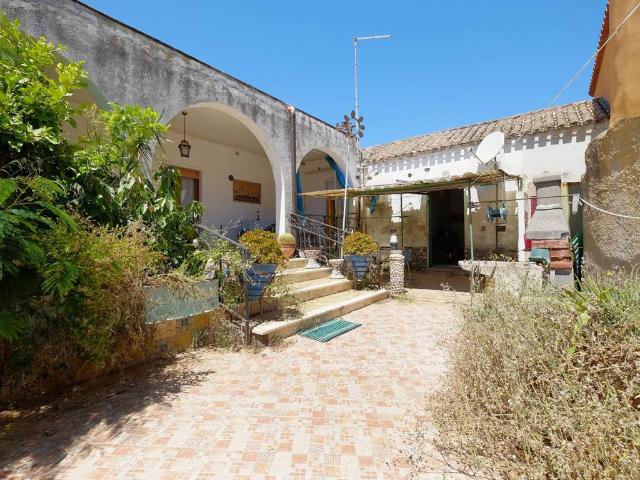 Villa Indipendente in vendita a Pula, Sardigna/Sardegna