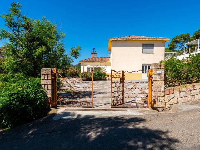 Villa Indipendente in vendita a Pula, Sardigna/Sardegna
