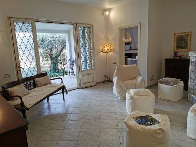 Villa Indipendente in vendita a Pula, Sardigna/Sardegna