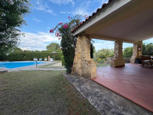Villa Indipendente in vendita a Pula, Sardigna/Sardegna