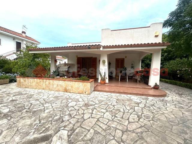 Villa Indipendente in vendita a Bosco Caggione, Pulsano