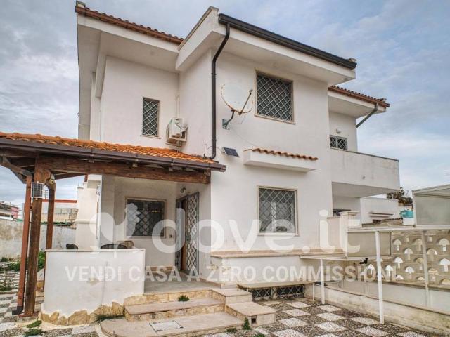 Villa Indipendente in vendita a Marina di Pulsano, Puglia