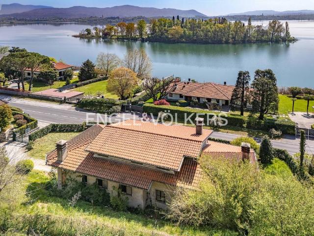 Villa Indipendente in vendita a Pusiano, Lombardia