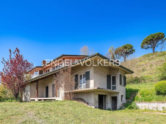 Villa Indipendente in vendita a Pusiano, Lombardia