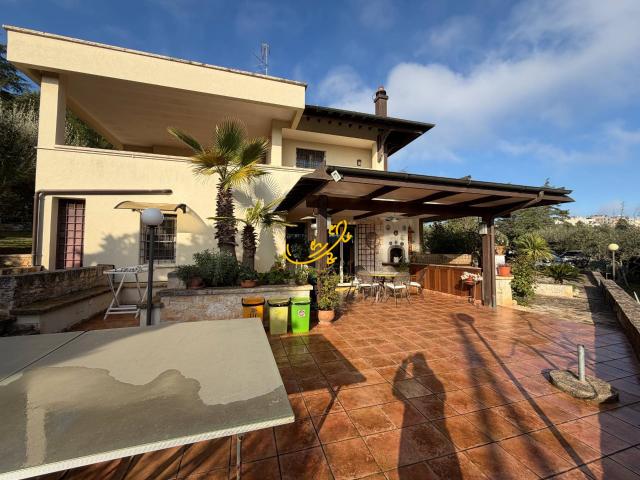 Villa Indipendente in vendita a Putignano, Bari