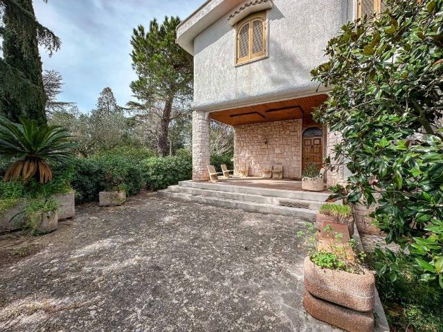 Villa Indipendente in vendita a Putignano, Bari