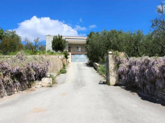 Villa Indipendente in vendita a Putignano, Bari