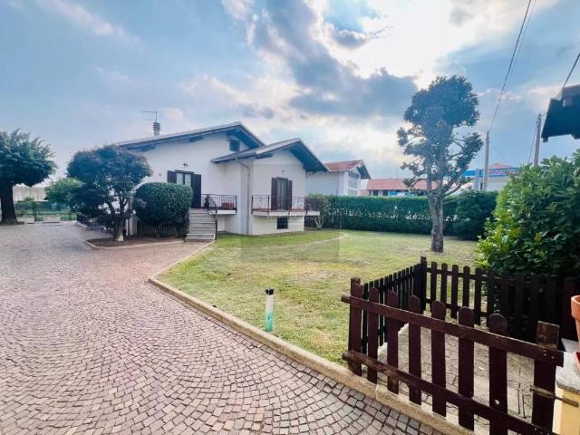 Villa Indipendente in vendita a Quaregna Cerreto, Biella