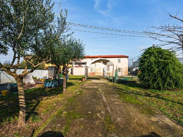 Villa Indipendente in vendita a Quarrata, Toscana