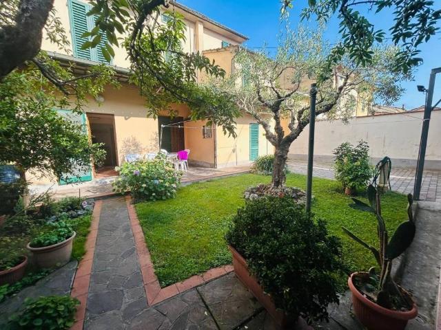 Villa Indipendente in vendita a Quarrata, Pistoia