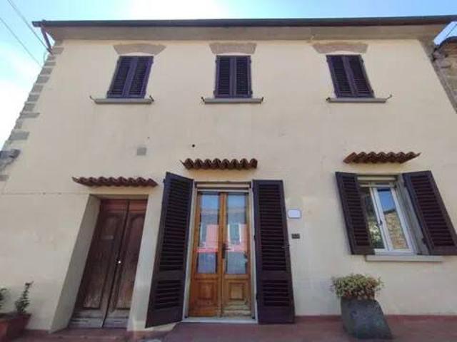 Villa Indipendente in vendita a Quarrata, Toscana