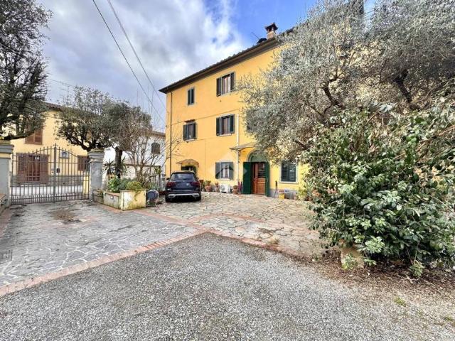 Villa Indipendente in vendita a Quarrata, Pistoia