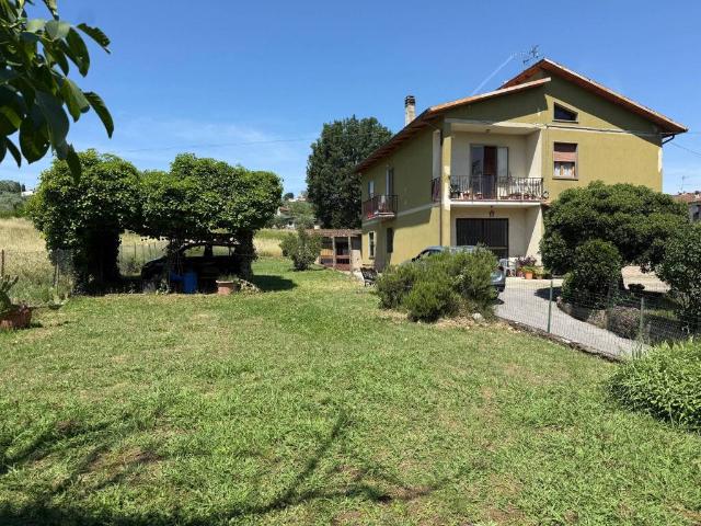 Villa Indipendente in vendita a Quarrata, Toscana