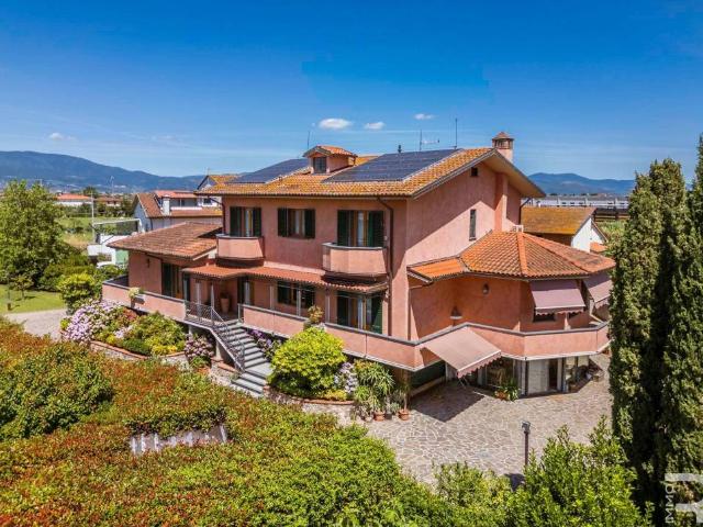 Villa Indipendente in vendita a Quarrata, Toscana